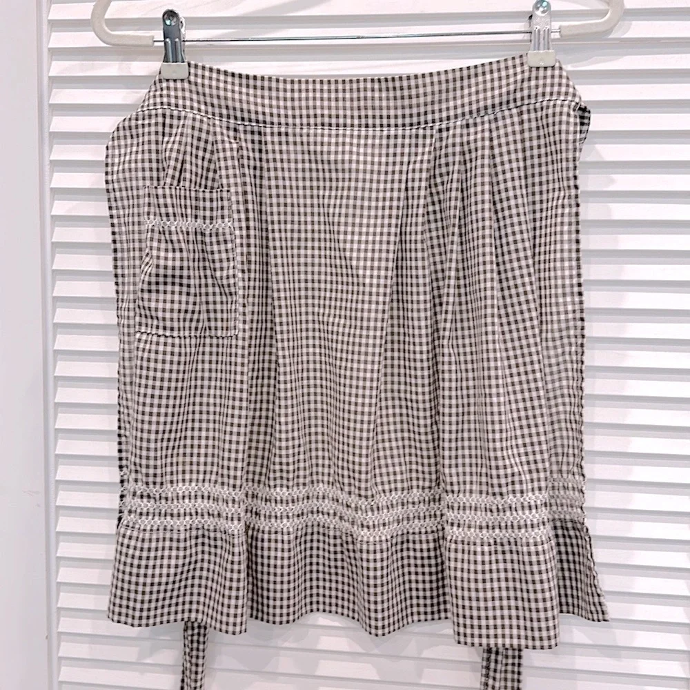 Handmade Vintage Apron with Pocket Gingham Fabric Stitched Detail - Picture 5 of 7
